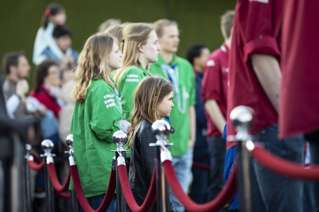 scouts tijdens de Nationale Kinderherdenking